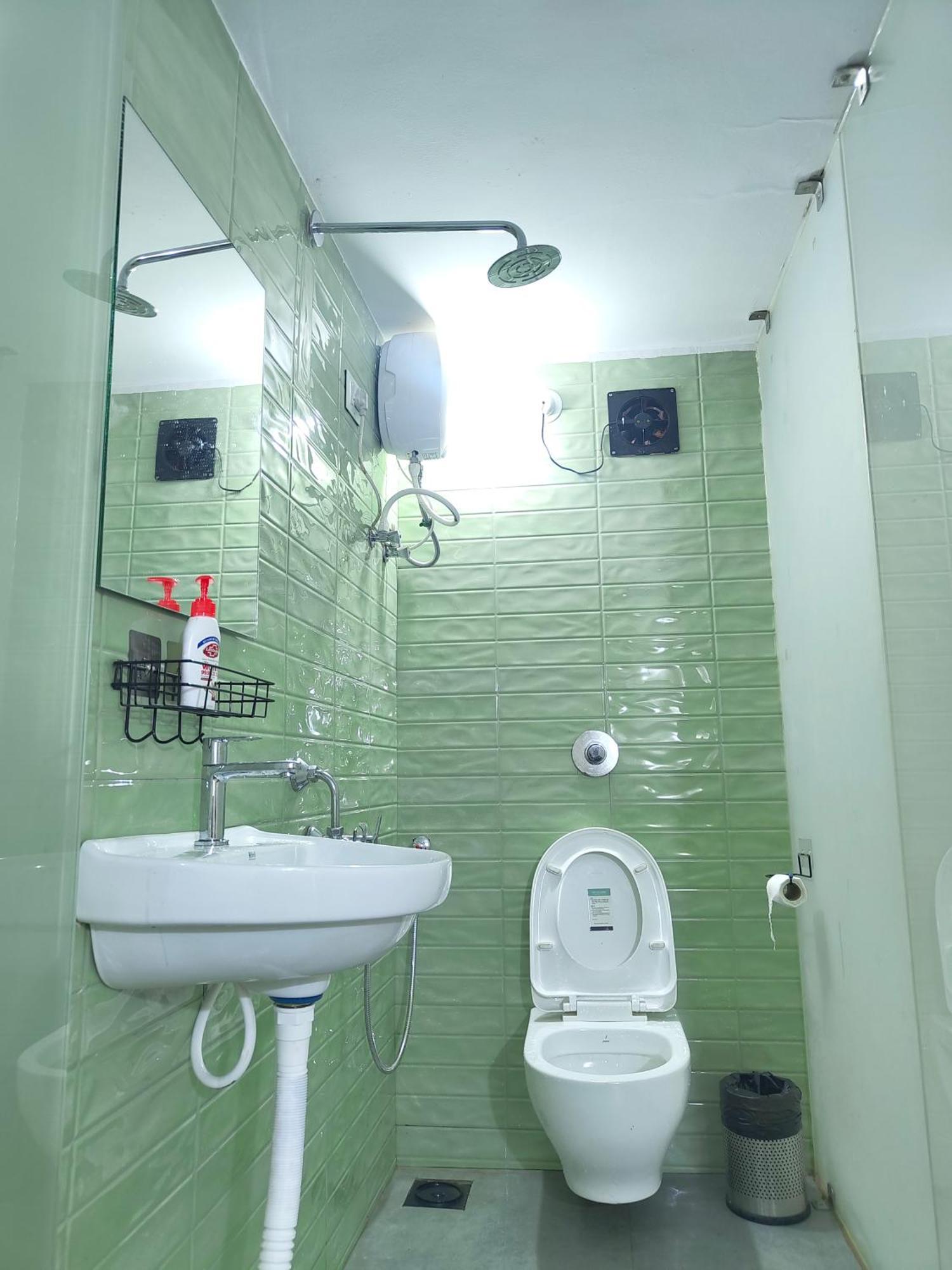 Hot - House Of Travellers, Vagator Hostel Bilik gambar